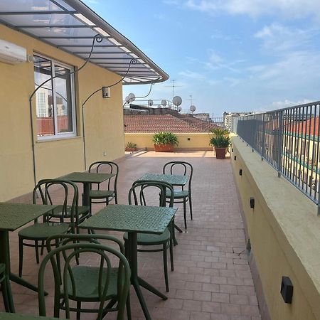 Daca Luxury Rooms Наполи Екстериор снимка