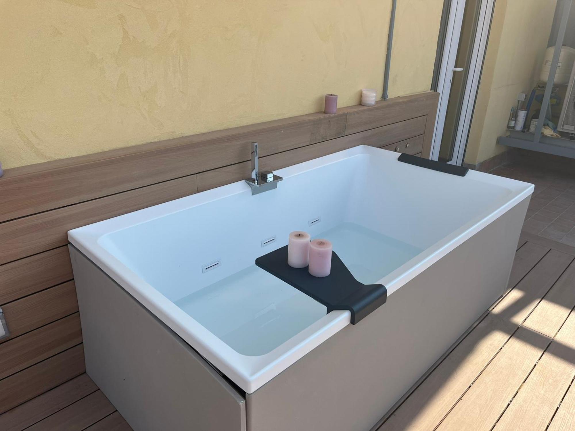 Daca Luxury Rooms Наполи Екстериор снимка