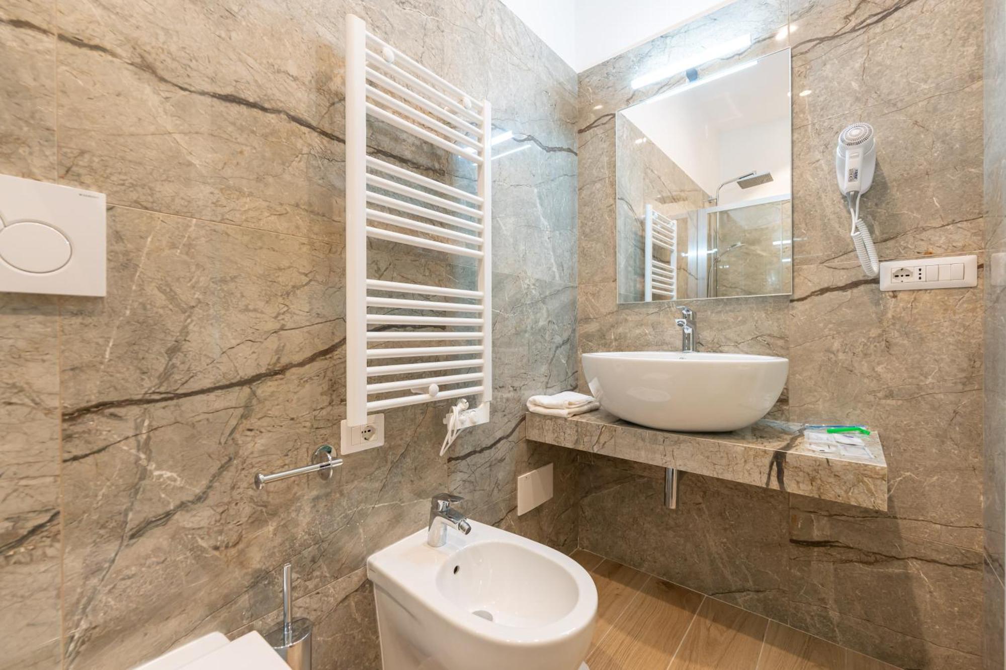 Daca Luxury Rooms Наполи Екстериор снимка