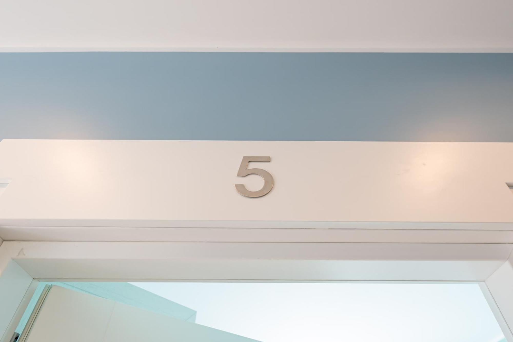 Daca Luxury Rooms Наполи Екстериор снимка