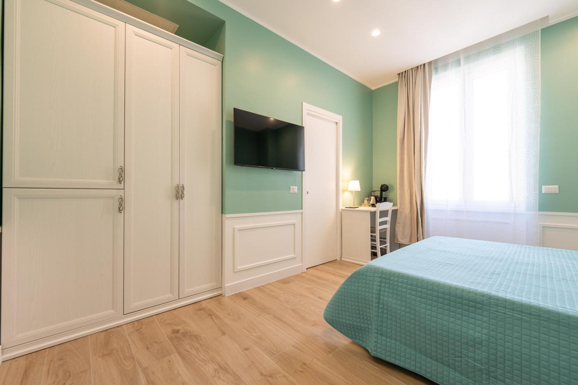 Daca Luxury Rooms Наполи Екстериор снимка