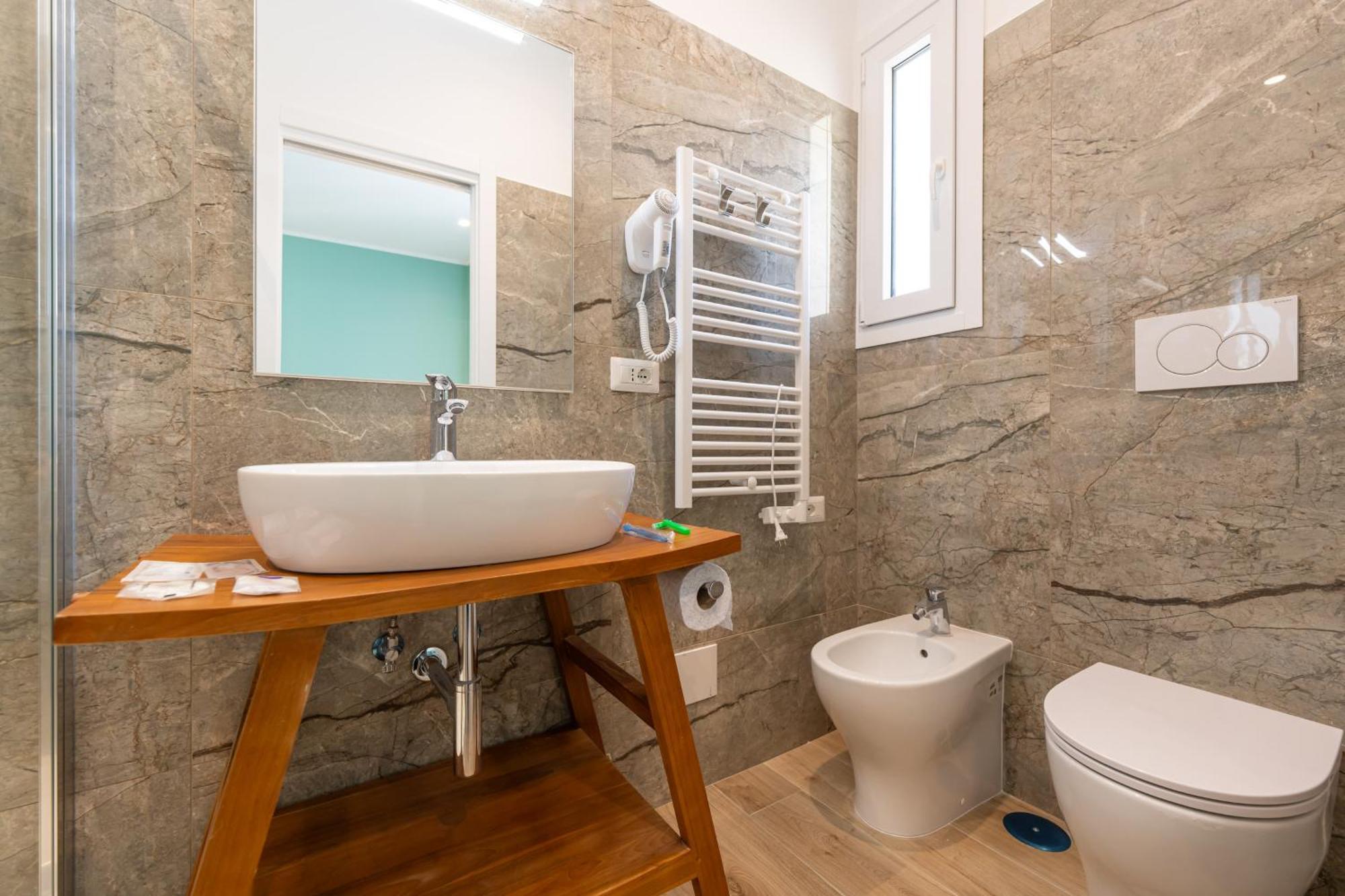 Daca Luxury Rooms Наполи Екстериор снимка
