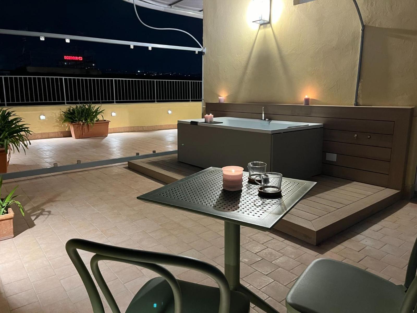 Daca Luxury Rooms Наполи Екстериор снимка