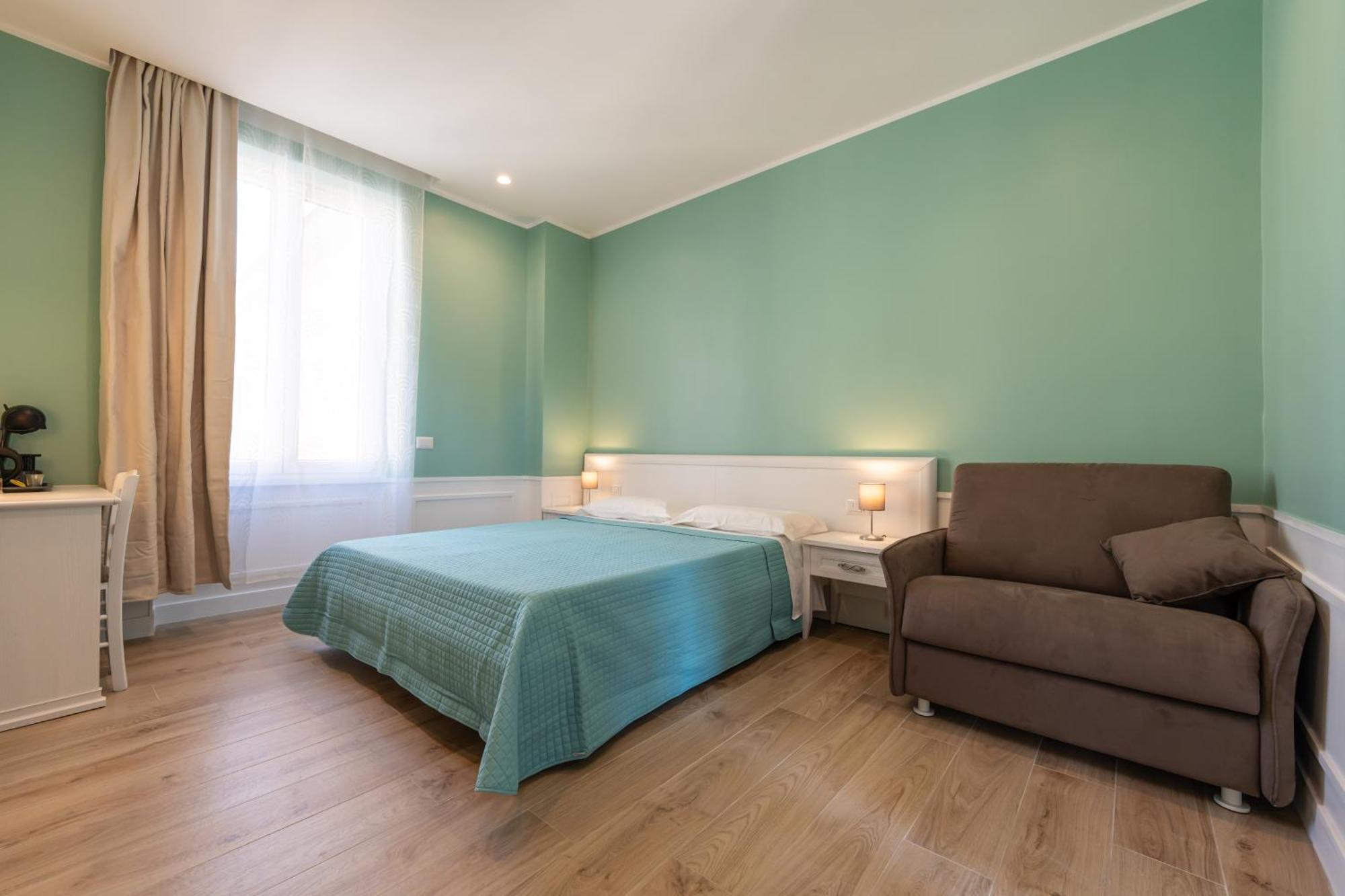 Daca Luxury Rooms Наполи Екстериор снимка