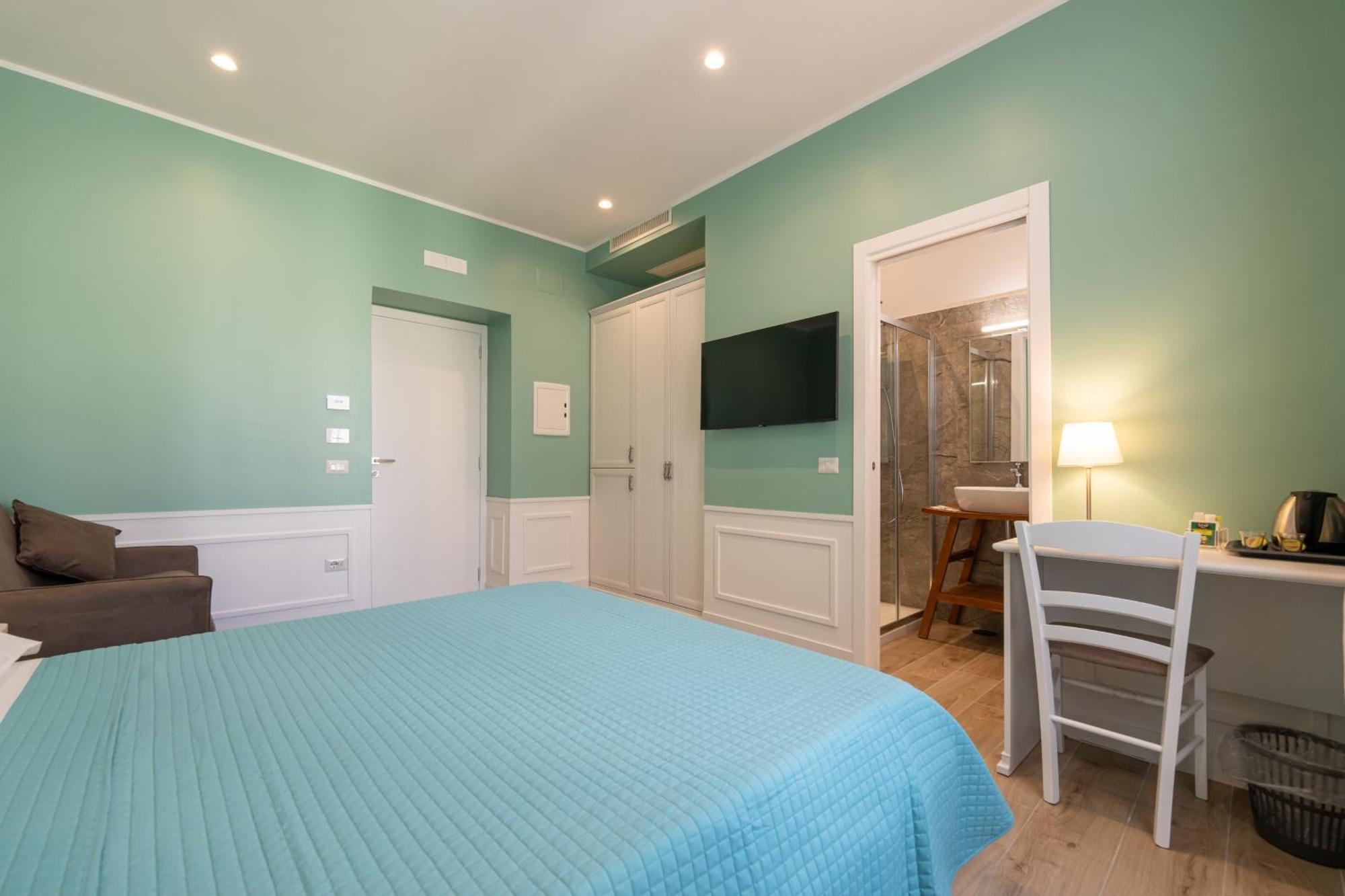 Daca Luxury Rooms Наполи Екстериор снимка