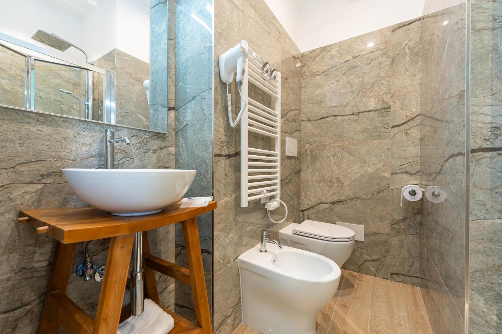Daca Luxury Rooms Наполи Екстериор снимка