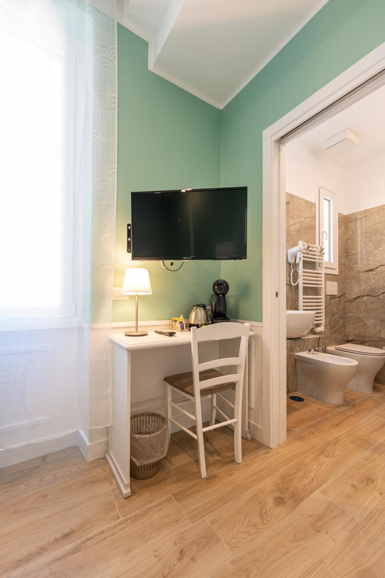 Daca Luxury Rooms Наполи Екстериор снимка