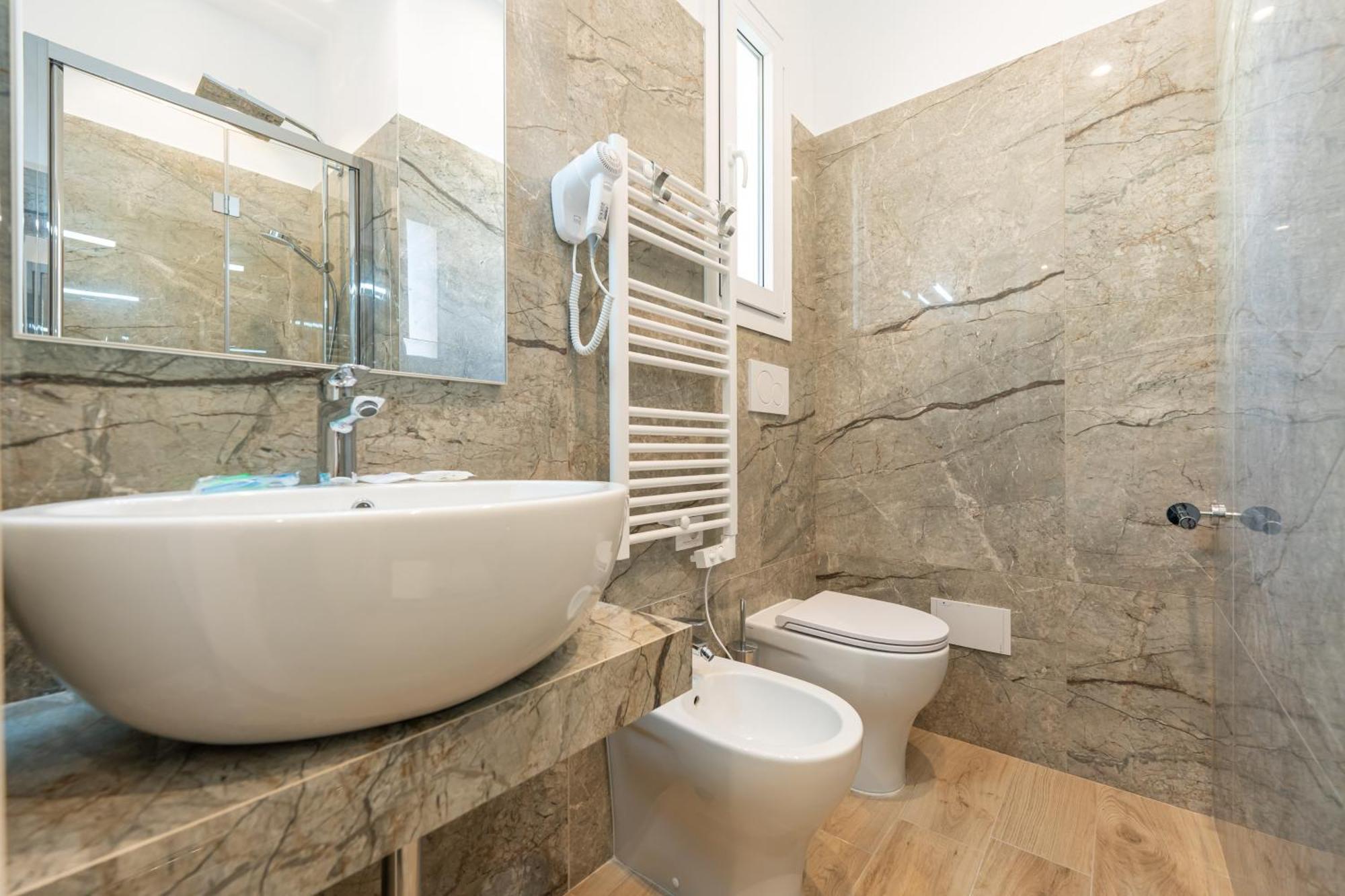 Daca Luxury Rooms Наполи Екстериор снимка