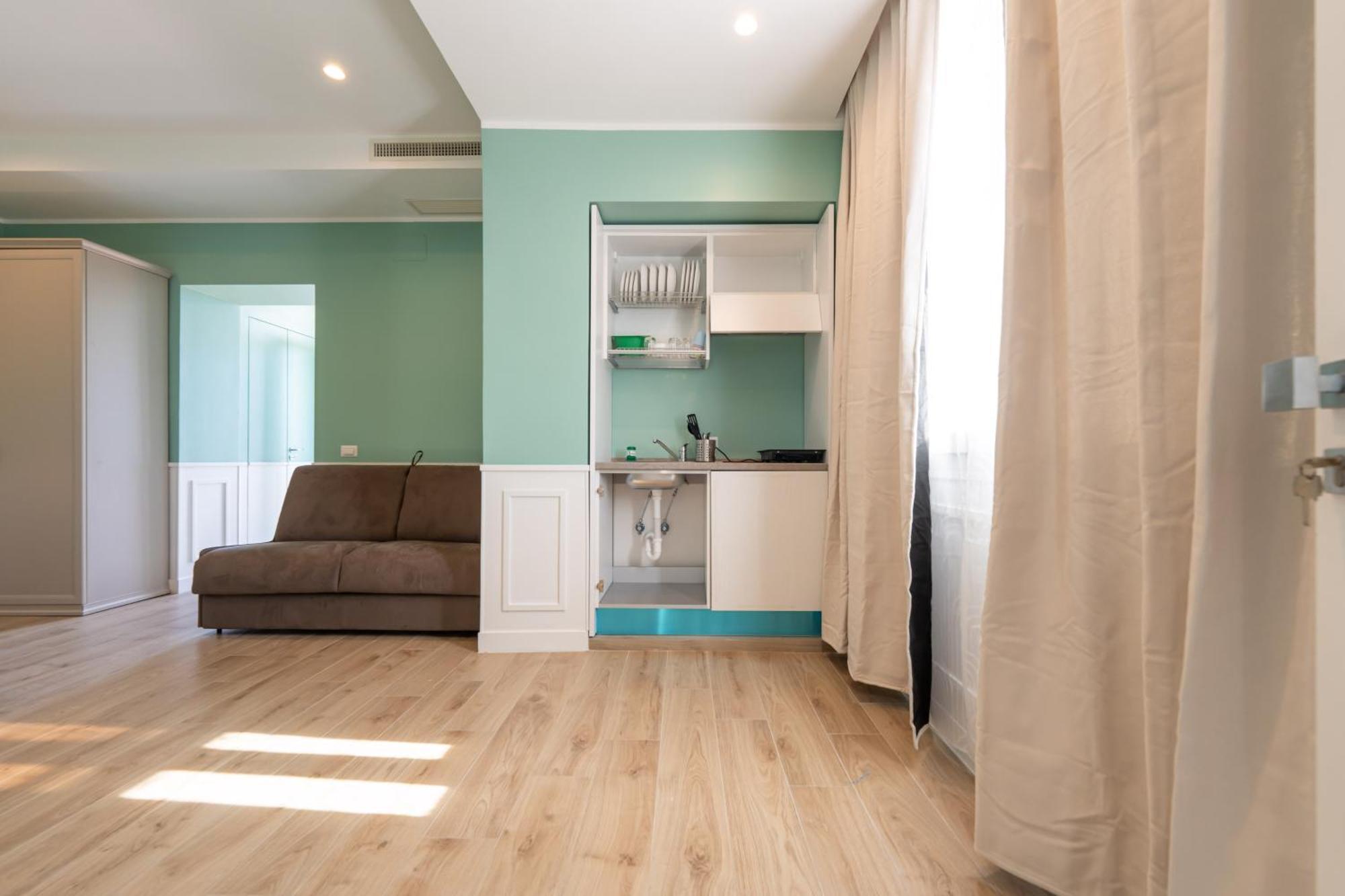Daca Luxury Rooms Наполи Екстериор снимка