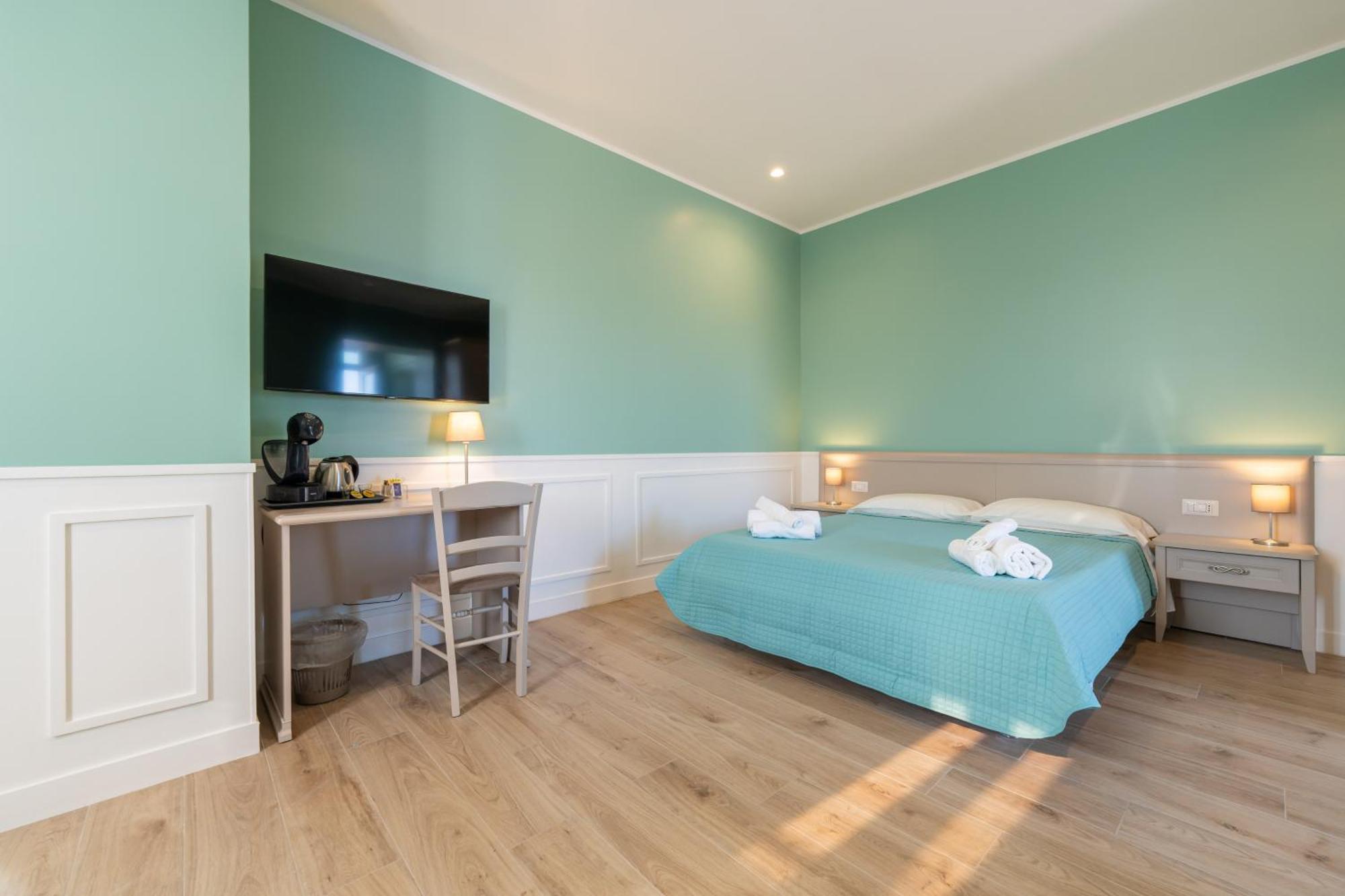 Daca Luxury Rooms Наполи Екстериор снимка