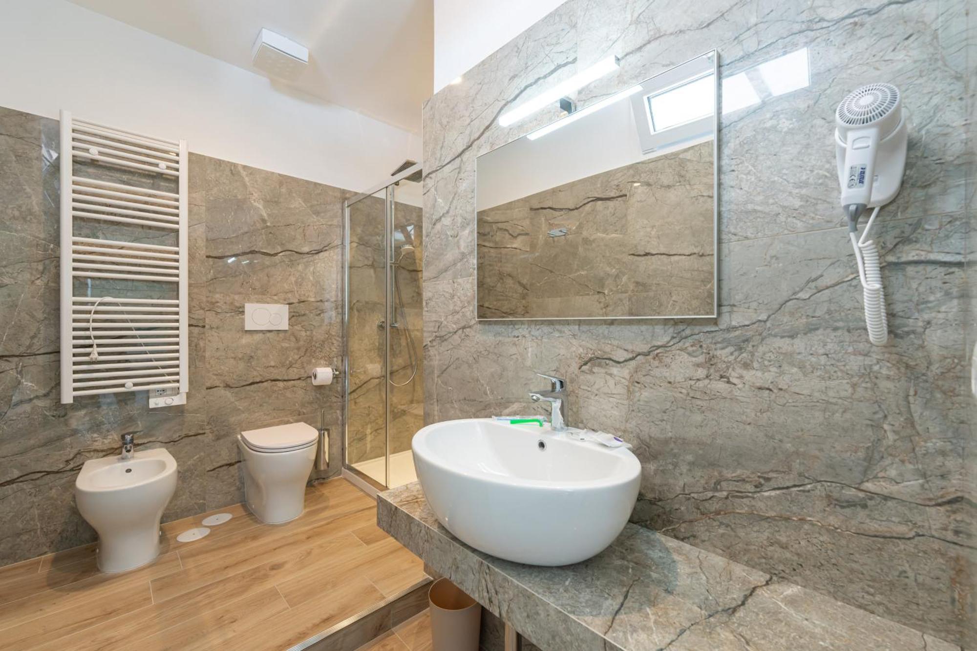 Daca Luxury Rooms Наполи Екстериор снимка
