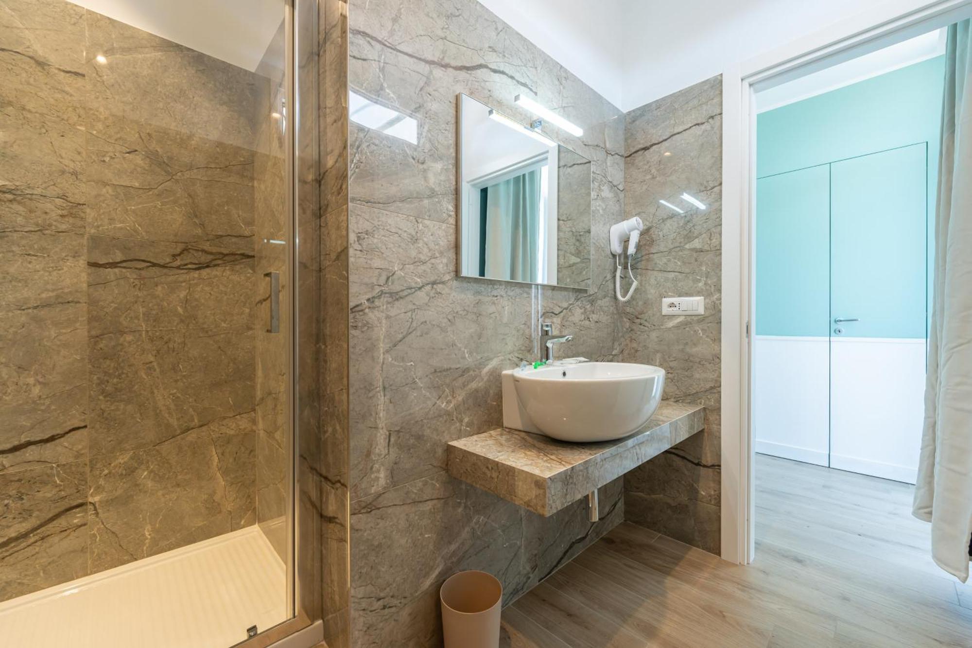 Daca Luxury Rooms Наполи Екстериор снимка